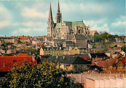 28 - Chartres - La Cathédrale Dominant La Ville - CPM - Voir Scans Recto-Verso - Chartres