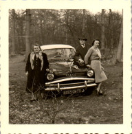 Photographie Photo Vintage Snapshot Amateur Automobile Voiture Aronde  - Automobile