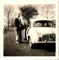 Photographie Photo Vintage Snapshot Amateur Automobile Voiture Renault Dauphine - Cars