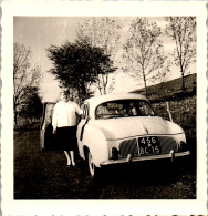 Photographie Photo Vintage Snapshot Amateur Automobile Voiture Renault Dauphine - Cars