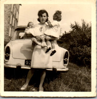 Photographie Photo Vintage Snapshot Amateur Automobile Voiture Femme Enfant - Automobile