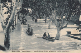 CPA-84-SORGUES-Les Inondations, Place De La République - Sorgues