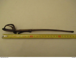 Petit Sabre  Model 1822 - 26 Cm En Bronze  Tres Bon état - Knives/Swords