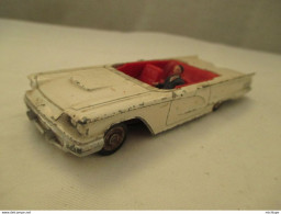 Voiture  Miniature 1/43 Em DINKY TOYS  -  FORD  TUNDERBIRD- Vendue Pour Pieces - Dinky