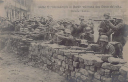 BERLIN - Berliner Märzkämpfe - März 1919 - Generalstreiks - Steinbarrikade - FOTOKARTE - Verlag S. U. G. S. I. B. 27 - Autres & Non Classés