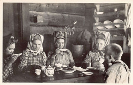 Finland - Kolttaeukot Tsajustelemassa - Skolt-women At Tea - Publ. Rovaniemen Ki - Finland