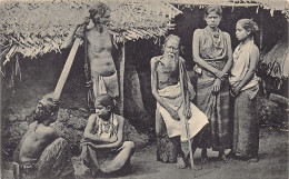 SRI LANKA - A Village Family - Publ. John & Co.  - Sri Lanka (Ceylon)