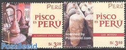 Peru 2002 Pisco 2v, Mint NH, Health - Nature - Food & Drink - Wine & Winery - Alimentation