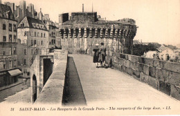 CPA N° 31. SAINT MALO "Les Remparts De La Grande Porte". Editeur: LL - Saint Malo