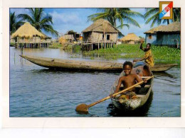 Benin Cite Lacustre De Ganvie, Enfant Dans Pirogue - Benín