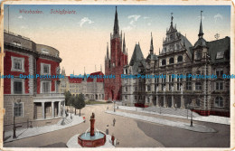 R055118 Wiesbaden. Schlossplatz - Monde