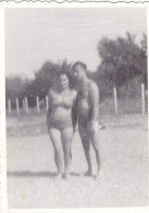 Old Real Original Photo - Naked Man Woman In Bikini Posing - Ca. 8.5x6 Cm - Anonymous Persons