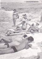Old Real Original Photo - Naked Men Taking Sunbath Woman - Ca. 8.5x6 Cm - Anonymous Persons