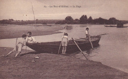 Le Bec D'Allier (03 Allier) La Plage - Enfants Jouant Dans Une Barque Et Laveuse Au Second Plan - édit Fity N° 67 Sépia - Autres & Non Classés