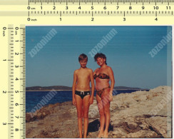 REAL PHOTO, Bikini Woman And Boy On Beach Femme Et Garcon Sur Plage Original Snapshot - Anonymous Persons