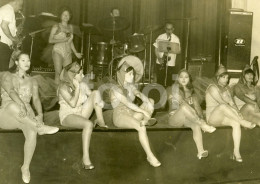 1961 MEDIUM ORIGINAL PHOTO FOTO EROTIC  DANCERS GIRL GIRLS WOMAN LEGS DANCE JAMBES - Pin-ups