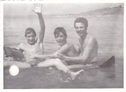 Old Real Original Photo - Naked Young Men Having Fun In The Sea - Ca. 8.5x6 Cm - Anonieme Personen