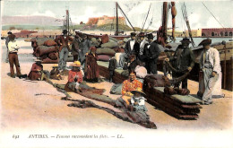 Antibes - Femmes Raccomodant Les Filets (colorisée, L'imprimerie Nouvelle Photographique) - Antibes - Oude Stad