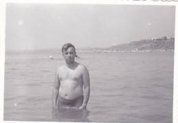 Old Real Original Photo - Naked Man In The Sea - Ca. 8.5x6 Cm - Personnes Anonymes