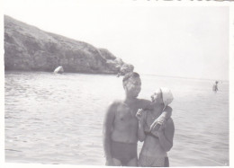 Old Real Original Photo - Naked Man Woman In The Sea - 1946 - Ca. 8.5x6 Cm - Anonymous Persons