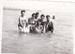 Old Real Original Photo - Naked Men Women Kids In The Sea - Ca. 8.5x6 Cm - Anonymous Persons