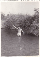 Old Real Original Photo - Naked Man In A River - Ca. 8.5x6 Cm - Personnes Anonymes