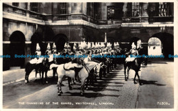 R056530 The Changing Of The Guard. Whitehall. London. Valentine. No 72306. RP - Autres & Non Classés