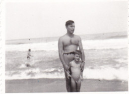 Old Real Original Photo - Naked Little Boy Man On The Beach - Ca. 8.5x6 Cm - Anonymous Persons