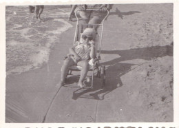 Old Real Original Photo -  Little Kid In A Stroller On The Beach - Ca. 8.5x6 Cm - Anonymous Persons