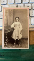 Real Photo Cdv Vers 1870 Portrait D'une Petite Fille - S.Bureau Paris - Alte (vor 1900)
