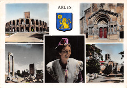 13-ARLES FOLKLORE UNE ARLESIENNE-N°T2676-B/0179 - Arles