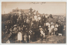 CARTE PHOTO DE 1911 - LE FORT NATIONAL DE SAINT MALO - PECHEURS ET PROMENEURS SUR LES ROCHERS - ENFANTS SUR LA PLAGE - - Saint Malo