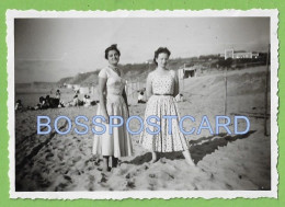 Praia De Santa Cruz - REAL PHOTO - Senhoras Na Praia Em 1957 - Torres Vedras - Portugal - Lisboa