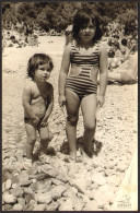 Girl  On Beach Old Photo 14x9 Cm #41286 - Personnes Anonymes