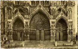 CPSM (Somme) AMIENS - La Cathédrale, Façade Principale, Les 3 Portails (n°9) - Amiens