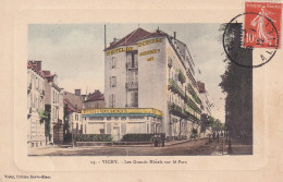 Vichy (03 Allier) Les Grands Hôtels Sur Le Parc Office Du Tourisme Et Hôtel De Cherbourg édit Darve Blanc Colorisée N 13 - Vichy
