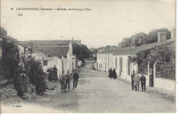 85 - LA GARNACHE - T.Belle Vue Animée De L'entrée Du Bourg à L'Est - Other & Unclassified
