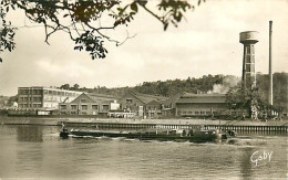 78* BONNIERES     Usine Singer  Et La Seine (CPSM 9x14cm)  RL08.1279 - Bonnieres Sur Seine