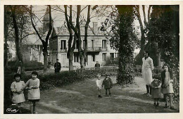78* BONNIERES SUR SEINE    Jardin Public   (CPSM 9x14cm)    RL08.1242 - Bonnieres Sur Seine