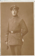 AK Foto Deutscher Soldat Mit Schirmkappe Und Bajonett - 1. WK (69534) - War 1914-18