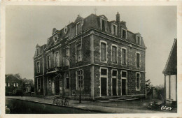 71* GUEUGNON  Mairie  Poste     RL12.0652 - Other & Unclassified
