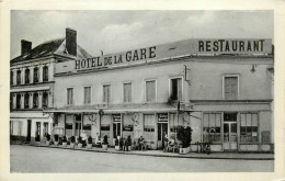 76* FERRIERES GOURNAY  Hotel De La Gare (cpsm 9x14cm)             RL27,0992 - Autres & Non Classés