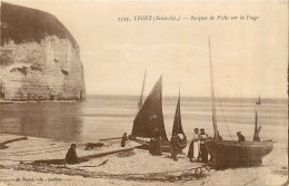 76* LE TREPORT     Barques De Peche Sur La Plage       RL27,1432 - Le Treport
