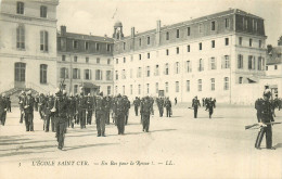78* ST CYR  ECOLE -  En Bas Pour La Revue      RL27,1907 - Barracks