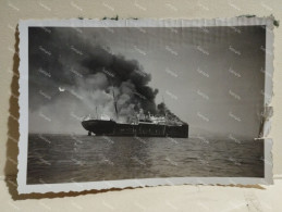 World War Guerra Self-fire Of The Italian Motonave Steamship FELLA To Avoid Seizure Puntarenas Costa Rica 1941. 90x60 Mm - Krieg, Militär