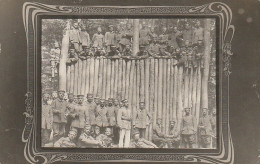 AK Foto Gruppe Deutsche Soldaten Mit Baumstämmen - Feldpost Rekruten-Depot 19. Ersatz Division - 1916 (69543) - War 1914-18