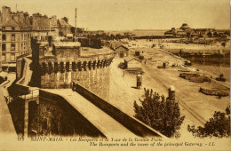 CPA (Ille Et Vilaine). SAINT MALO. Les Remparts Et La Tour De La Grande Porte (n°212) - Saint Malo