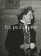 HELENE PERDRIERE Vers 1945 Actrice Comédienne Photo 17 X 13 Cm - Personalidades Famosas