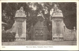 10990310 Hampton Court Lion Gates Palace  Hampton - Herefordshire