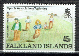 Activités Sportives Dans Les Associations. Dessins D'enfants : Course En Sac - Falklandeilanden